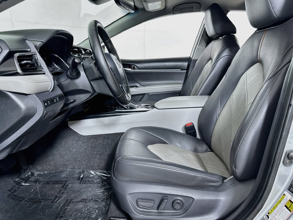 Used 2019 Toyota Camry XLE FWD image 9