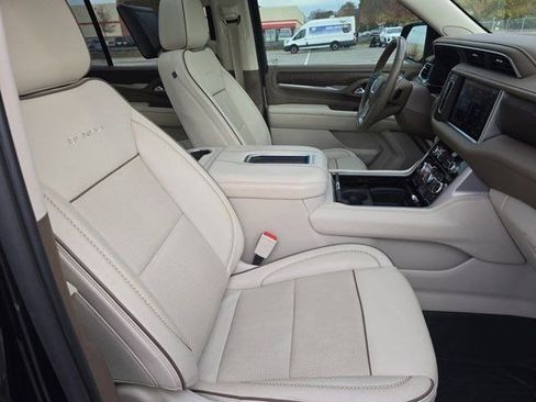 Used 2021 GMC Yukon Denali w/ Denali Premium Package image 10