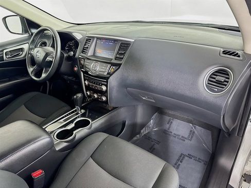 Used 2020 Nissan Pathfinder SV image 28