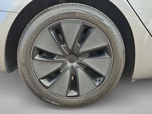 Used 2025 Tesla Model 3 Long Range AWD/4WD image 22