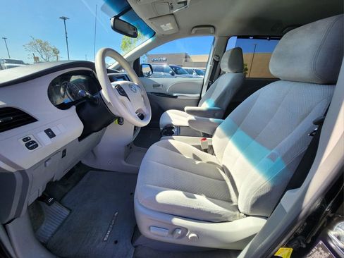 Used 2012 Toyota Sienna LE w/ Towing Pkg FWD image 12