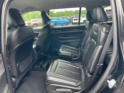 Used 2023 Jeep Grand Cherokee L Limited AWD/4WD image 16