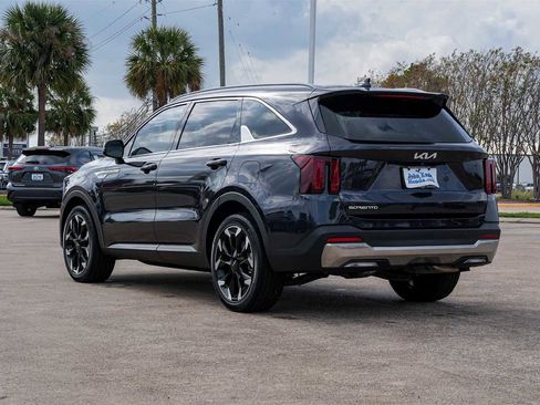 Used 2025 Kia Sorento EX image 4