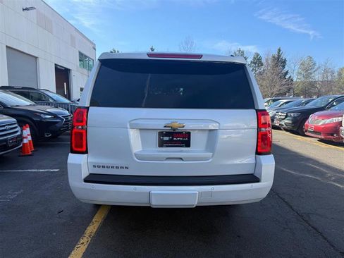 Used 2019 Chevrolet Suburban LT image 12