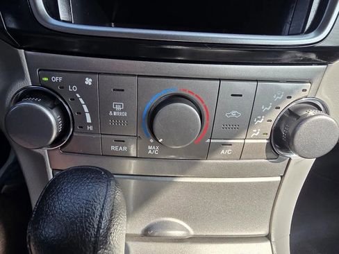 Used 2013 Toyota Highlander Plus image 22