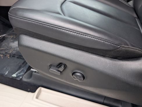 Used 2023 Chrysler Pacifica Touring-L FWD image 21