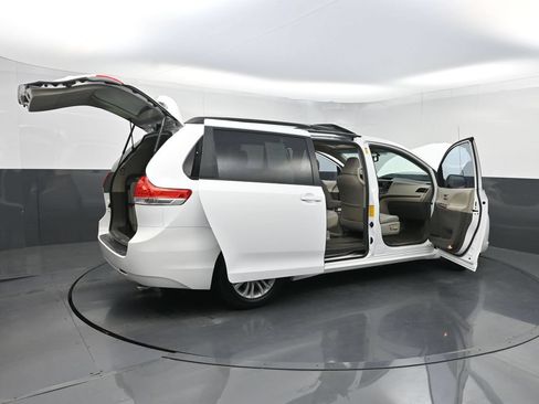 Used 2013 Toyota Sienna XLE FWD image 35
