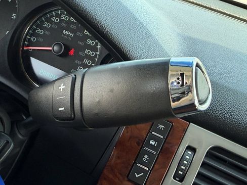 Used 2011 Chevrolet Avalanche LTZ AWD/4WD image 19