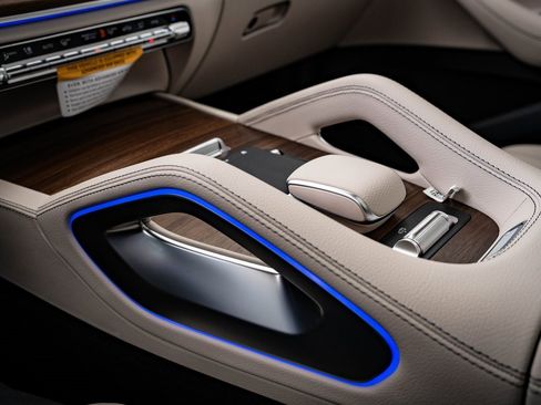 New 2026 Mercedes-Benz GLS 450 4MATIC image 40