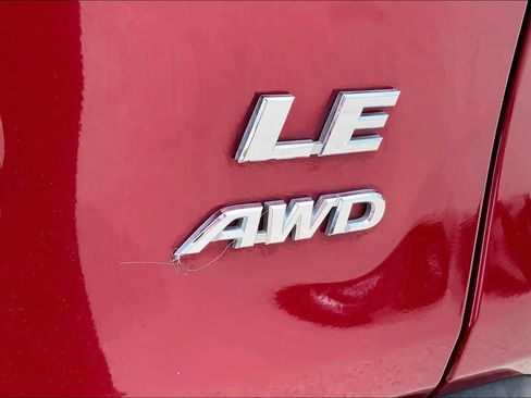 Used 2019 Toyota RAV4 LE w/ Carpet Mat Package AWD/4WD image 8