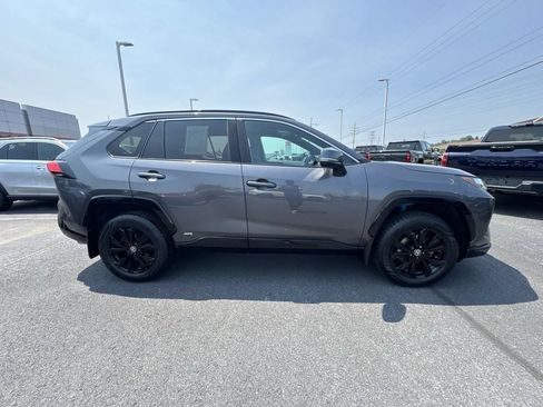 Used 2022 Toyota RAV4 SE w/ Convenience Package AWD/4WD image 9