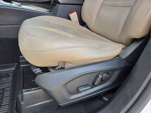 Used 2020 Ford Explorer XLT w/ Equipment Group 202A image 17