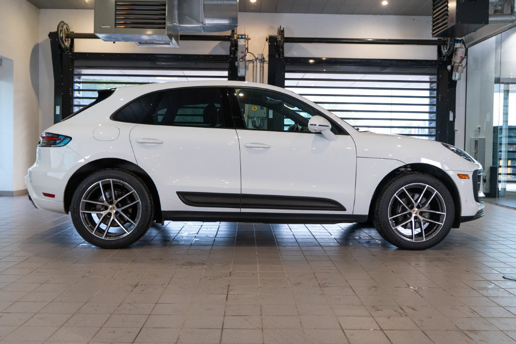 Certified 2023 Porsche Macan AWD/4WD image 11
