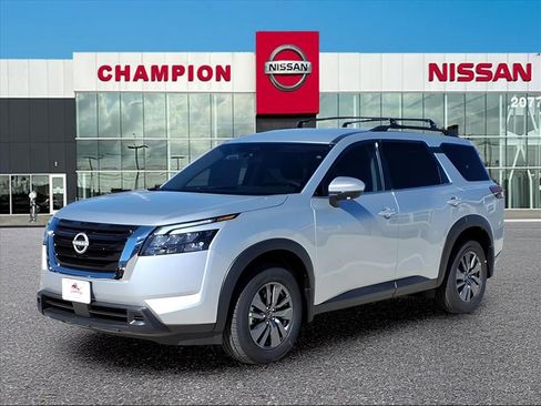 New 2025 Nissan Pathfinder SV image 3