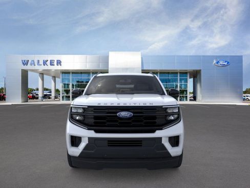 New 2025 Ford Expedition Active image 6