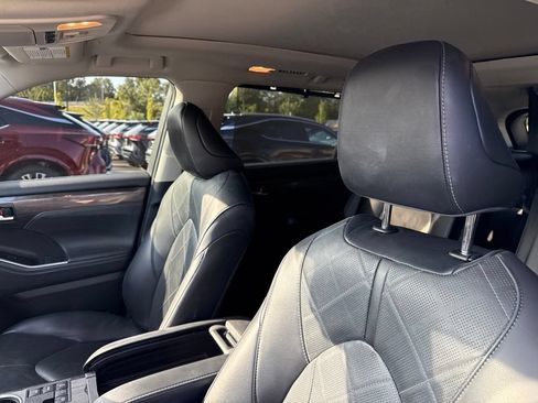 Used 2023 Toyota Highlander Platinum AWD/4WD image 29
