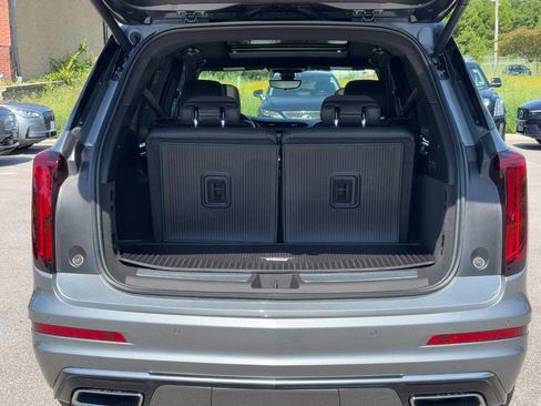Used 2023 Cadillac XT6 Premium Luxury w/ Technology Package AWD/4WD image 9