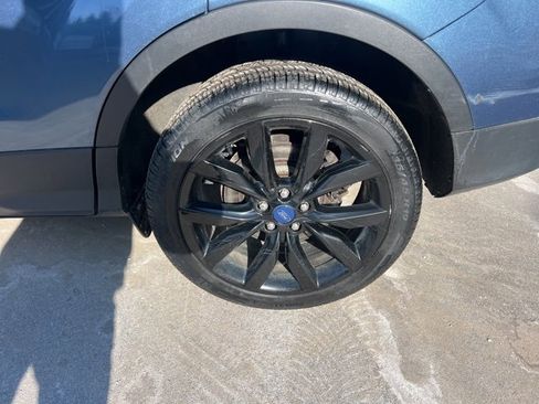 Used 2018 Ford Escape SE w/ SE Sport Appearance Package image 9