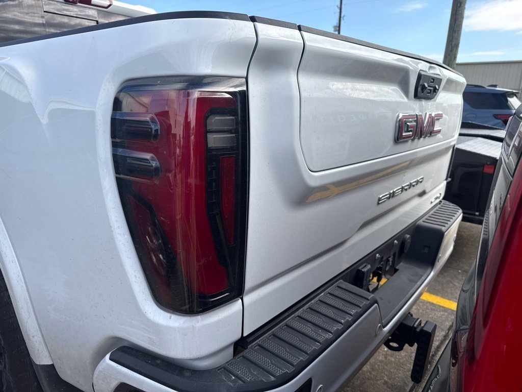 Used 2025 GMC Sierra 2500 AT4 w/ AT4 Premium Plus Package AWD/4WD image 4