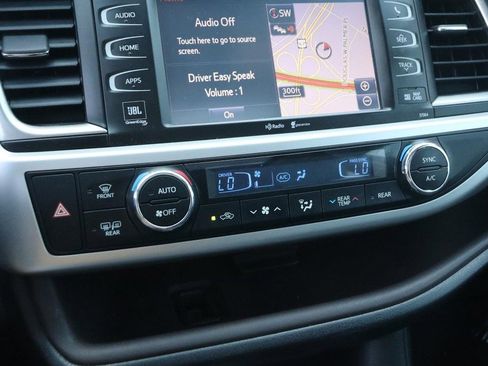 Used 2014 Toyota Highlander Limited AWD/4WD image 22