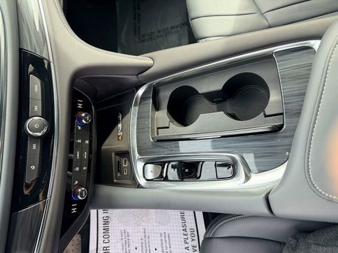 Used 2024 Buick Enclave Essence image 13