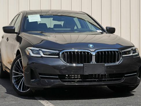Used 2022 BMW 530e w/ Premium Package RWD image 4