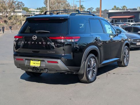 New 2026 Nissan Pathfinder Platinum FWD image 8