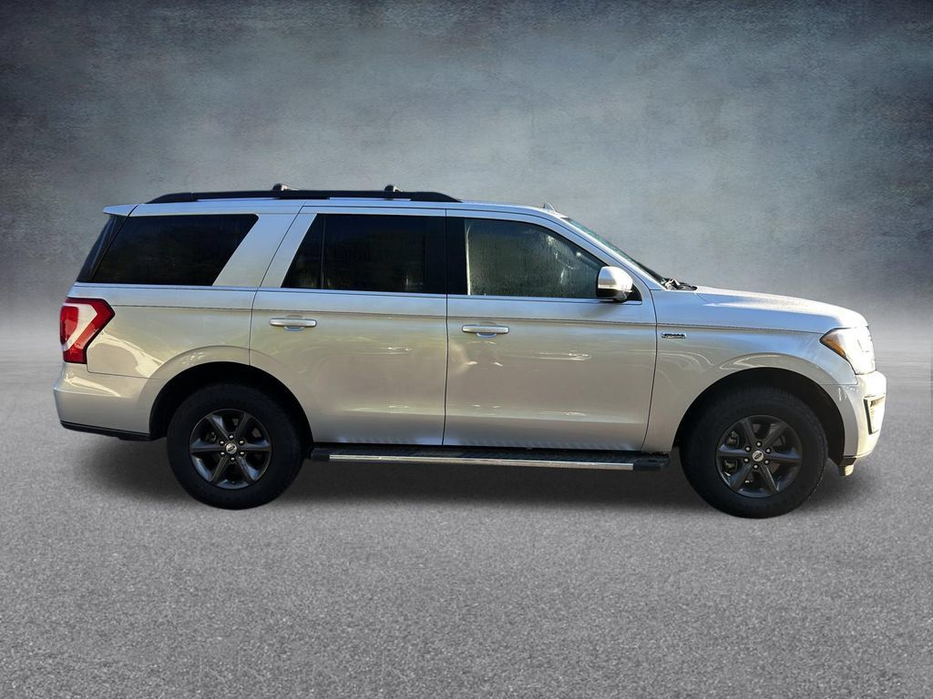 Used 2019 Ford Expedition XLT w/ Equipment Group 202A AWD/4WD image 29