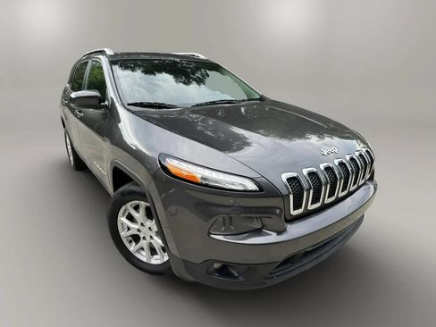 Used 2016 Jeep Cherokee Latitude w/ Safety/Convenience Group FWD image 12