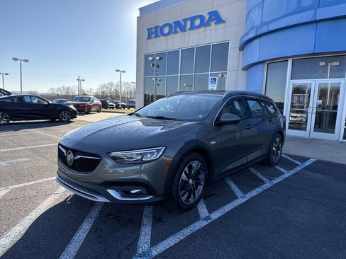 Used 2018 Buick Regal Essence w/ Driver Confidence Package #1 image 7