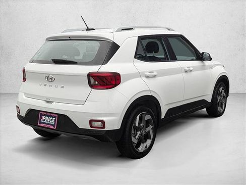 Certified 2025 Hyundai Venue SEL image 5