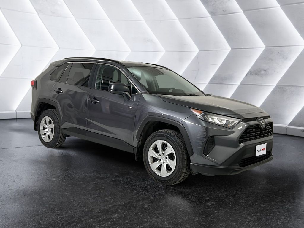 Used 2021 Toyota RAV4 LE FWD image 1