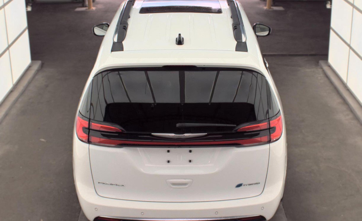 Used 2023 Chrysler Pacifica Pinnacle FWD image 5