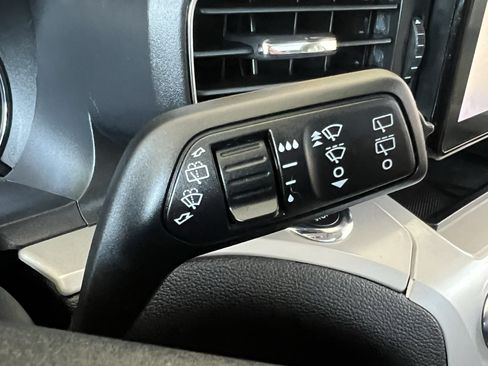 Used 2022 Ford Explorer XLT w/ Equipment Group 202A AWD/4WD image 34