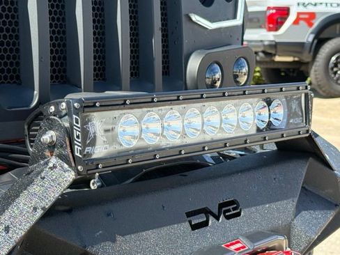 Used 2022 Jeep Gladiator Rubicon w/ Cold Weather Group AWD/4WD image 17