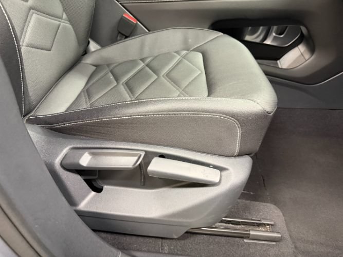 Used 2025 Volkswagen Atlas SE FWD image 29
