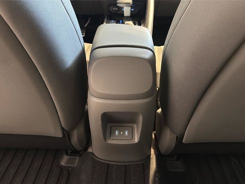 Used 2025 Hyundai Elantra SEL FWD image 28