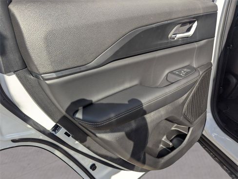 New 2025 Jeep Grand Cherokee Altitude image 19