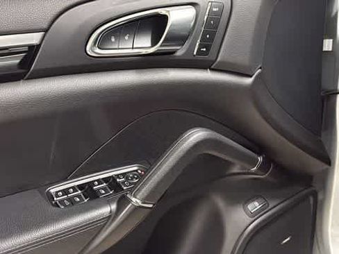 Used 2017 Porsche Cayenne S AWD/4WD image 12