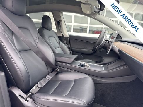 Used 2022 Tesla Model Y Performance image 9