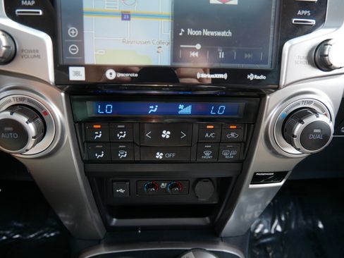 Used 2022 Toyota 4Runner Limited AWD/4WD image 23