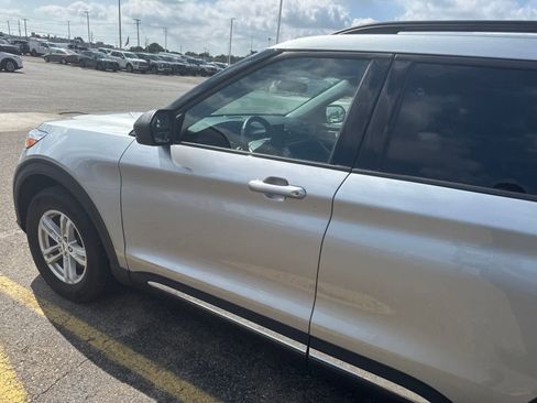 Used 2023 Ford Explorer XLT w/ Equipment Group 202A AWD/4WD image 15
