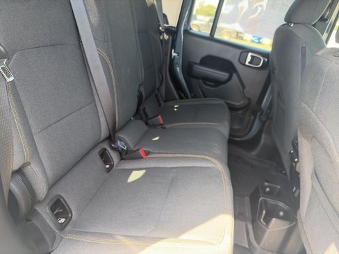 Used 2025 Jeep Gladiator Sport AWD/4WD image 24