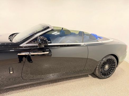 Used 2019 Rolls-Royce Dawn RWD image 10