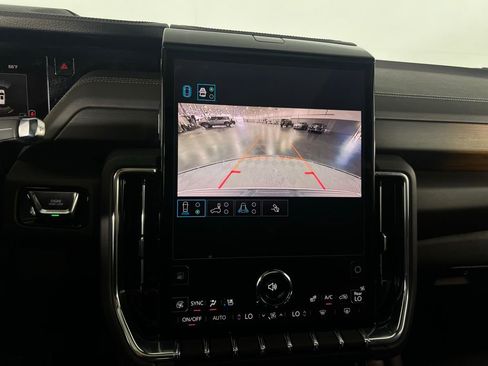 Used 2025 GMC Yukon Denali image 21