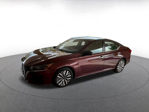 Used 2025 Nissan Altima 2.5 SV FWD image 7
