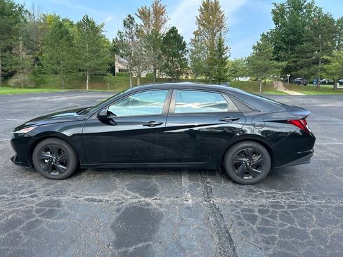 Used 2021 Hyundai Elantra SEL w/ Cargo Package FWD image 4