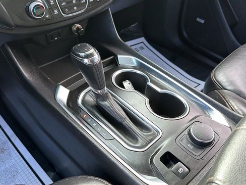 Used 2018 Chevrolet Traverse LT image 21