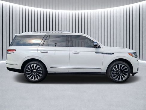 Used 2022 Lincoln Navigator Black Label AWD/4WD image 2