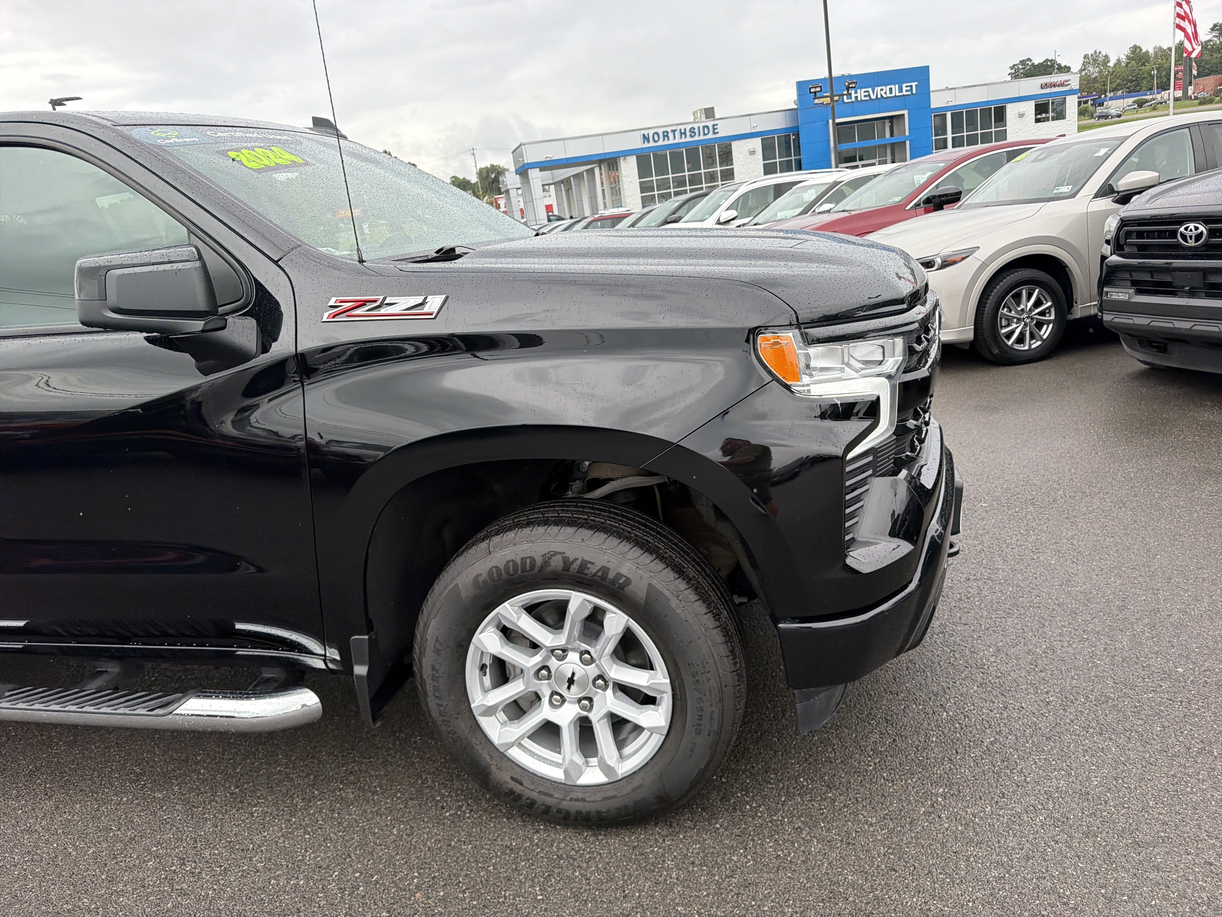 Certified 2024 Chevrolet Silverado 1500 RST w/ Z71 Off-Road Package AWD/4WD image 4